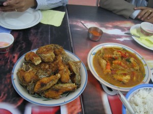 Delicious food in Palangka Raya: Fried river fish and prawns
